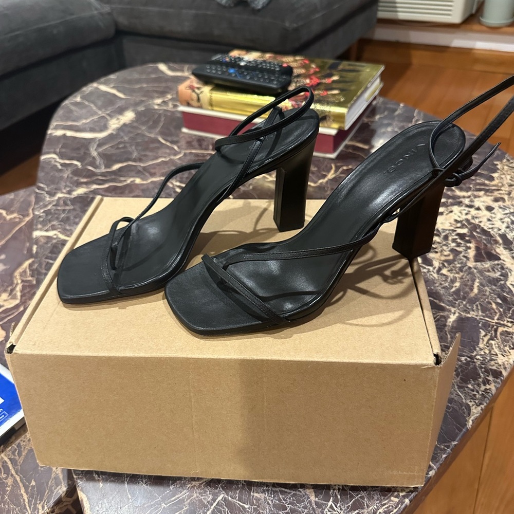 Vince black leather strappy sandals, sz 10